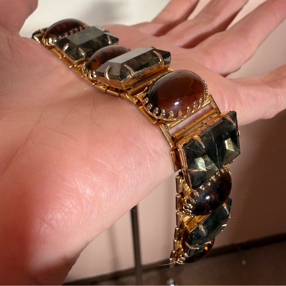 Antique 1930’s 40’s art deco oversized Amber Grey Glass Wide Gold Bracelet - Picture 3 of 17